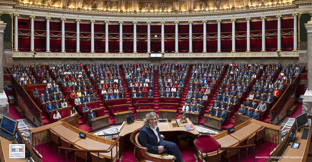 En annonçant une motion de censure contre le gouvernement Lecornu, malgré le vote négatif de la France sur l’accord Mercosur, le Rassemblement national ouvre une nouvelle séquence politique à haut risque. Derrière la dénonciation d’une « manœuvre hypocrite » d’Emmanuel Macron, le parti de Jordan Bardella semble surtout tester un scénario stratégique : provoquer une crise gouvernementale, se poser en alternative crédible à Matignon ou pousser à une dissolution de l’Assemblée nationale.