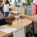 Titres de séjour en France : la bascule silencieuse de l’immigration en 2025 révélée par des chiffres clés