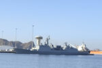 Navire-de-guerre-de-la-ROyal-Marine-Omanis-dans-le-port-de-Mascate