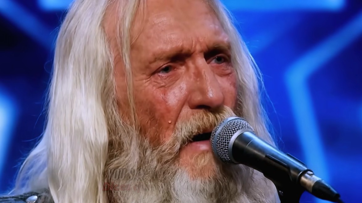 Une audition bouleversante, un public en larmes, une voix qui semble authentique… puis le doute. Derrière certaines vidéos virales, comme celle du supposé chanteur Michael Bennett, se cachent en réalité des créations générées par intelligence artificielle. Un phénomène révélateur d’un basculement profond dans notre rapport à l’émotion, à l’image et à la vérité.