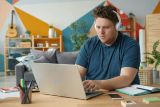 Télétravail en France un modèle en recul ou une transformation silencieuse du travail