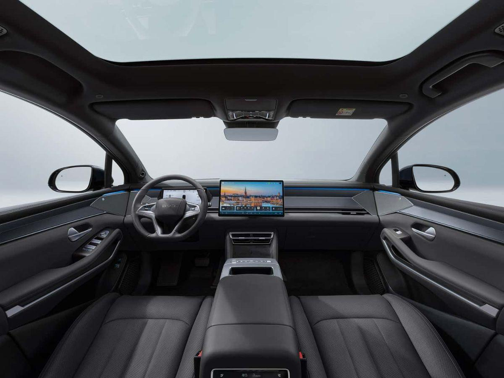 Intérieur très haut de gamme pour la BYD ATTO 8 et ses sièges chauffants, ventilés et massants